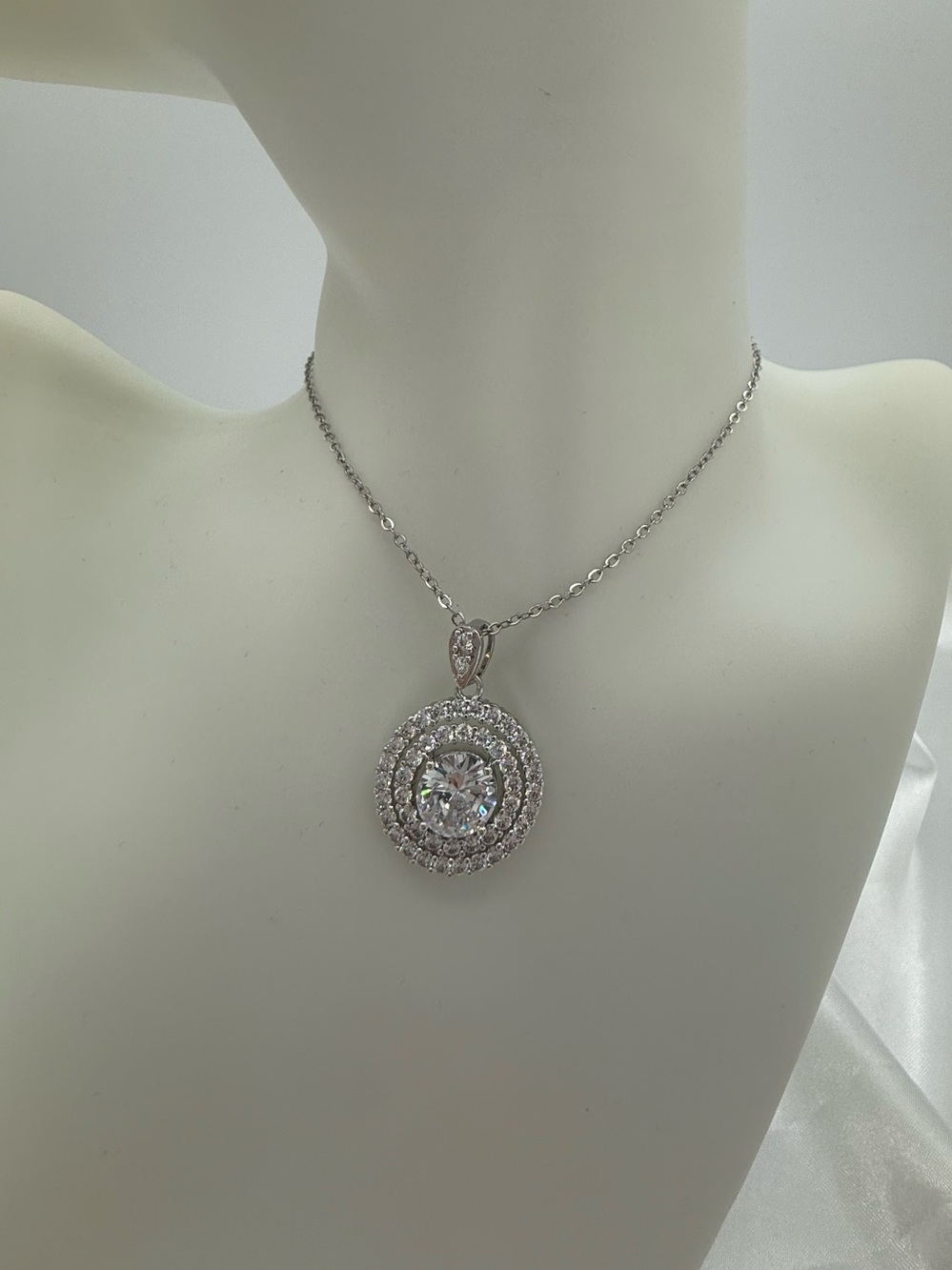 925 Silver Round Double Halo Moissanite Pendant Necklace Elegant Sparkling Chic